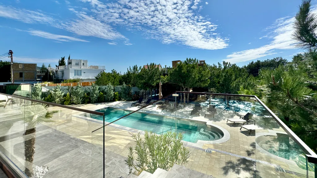 Таунхаус Панда в лесной зоне с подогреваемым бассейном и баней Кореиз