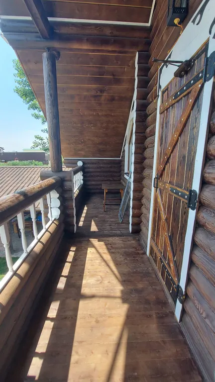 Сруб большой второй этаж с балконом и видом на бассейн