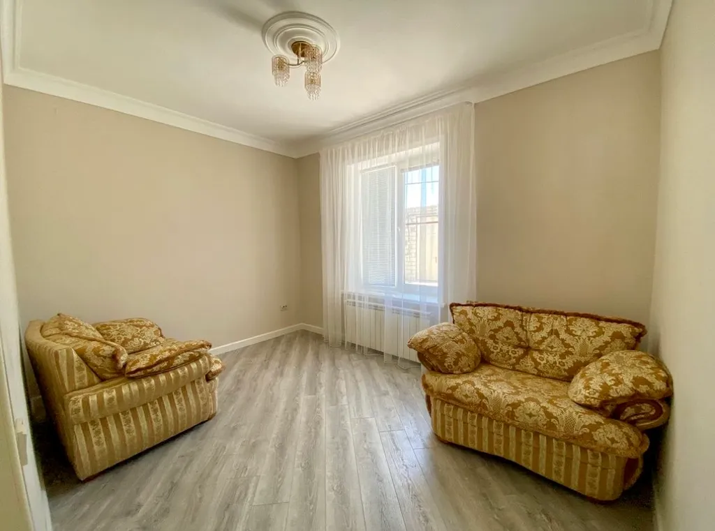 Уютный дом у моря в черте города