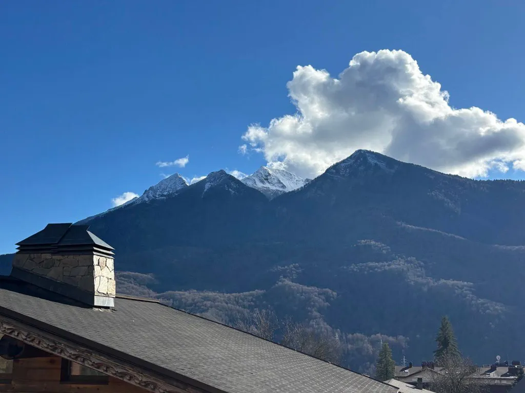 Уютная просторная квартира на 1 этаже частного дома с видом на горы