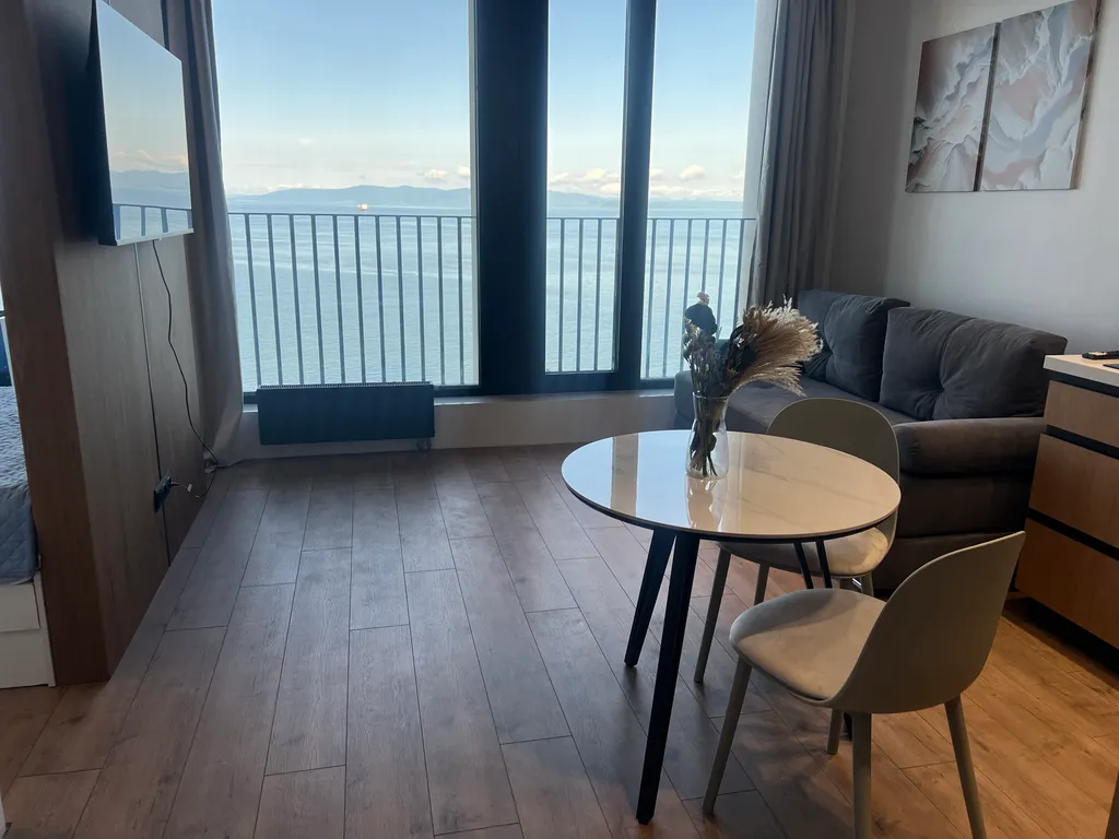 Апартаменты more - первая линия от моря в центре