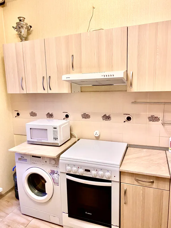 Однокомнатная квартира! Рядом с Александровским парком!