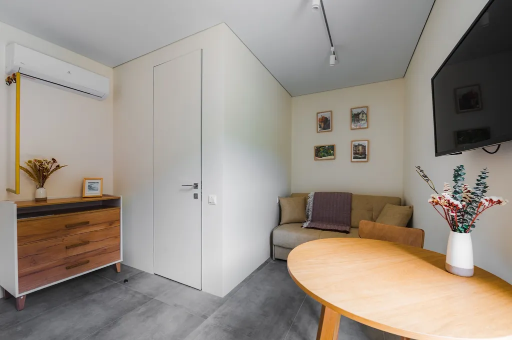 Студия с видом на горы и бассейном