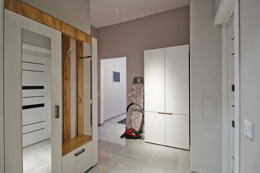 Студия с панорамными окнами в центре