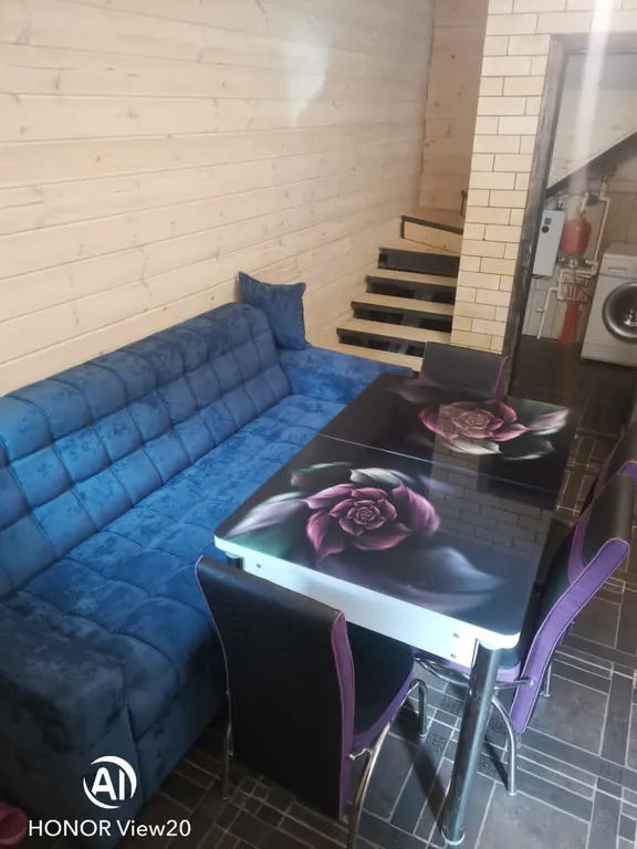 Уютный 3-х этажный коттедж в центре Домбая