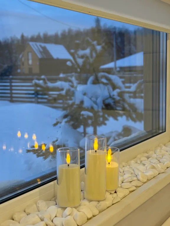 Уютный домик у лесного озера