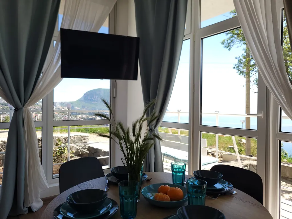 До 6 человек, восхитительный вид на море, мангал, парковка, в тихом месте