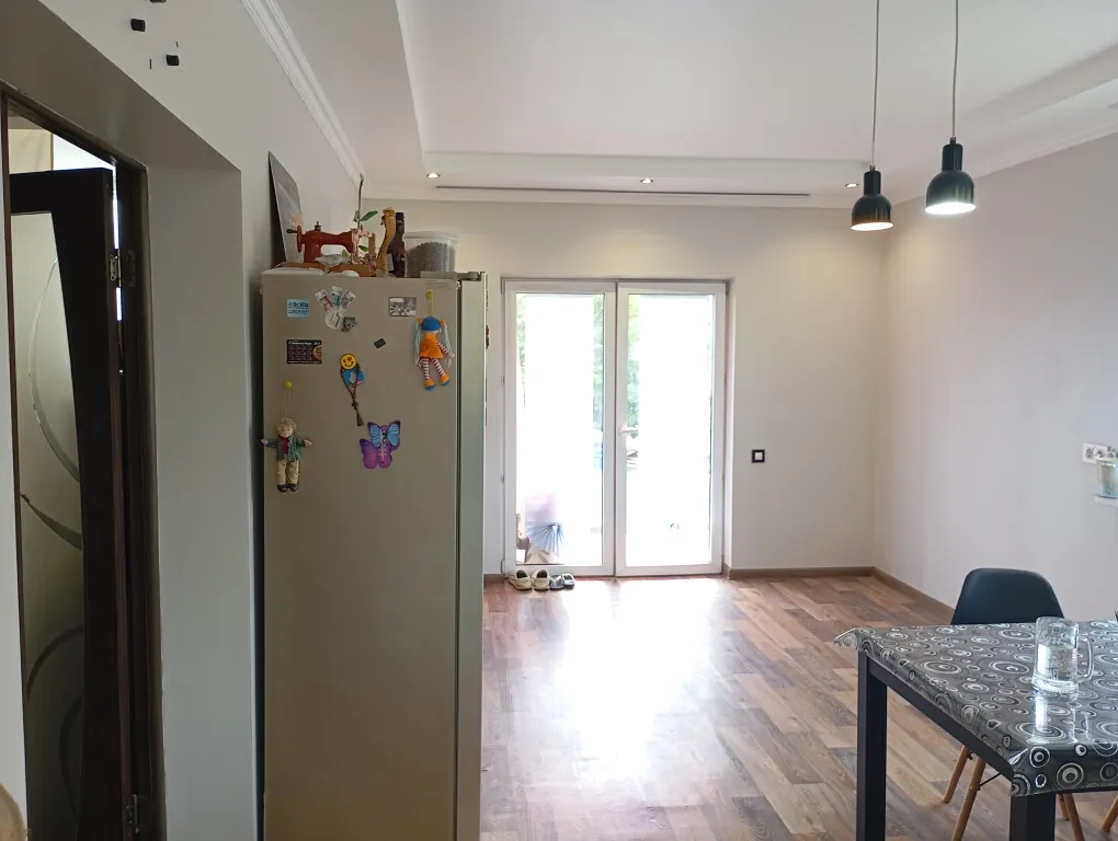 Комната с балконом в мансарде частного дома