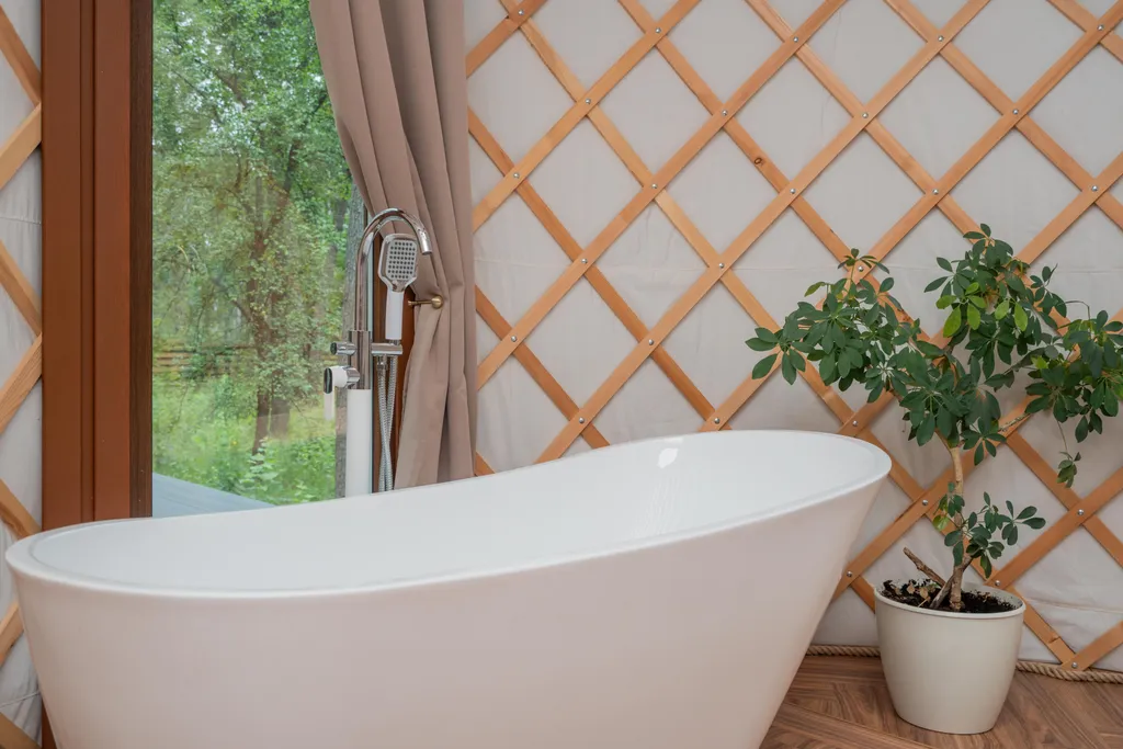 Глэмпинг в лесу