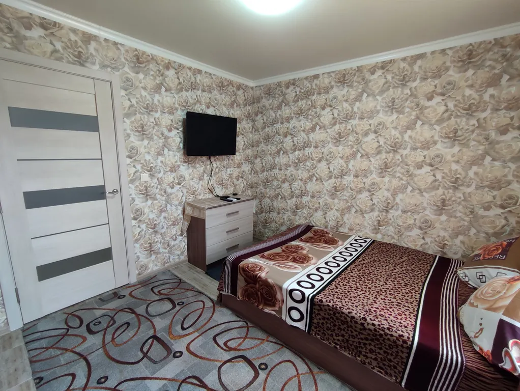 Коттедж Благоустроенный домик с двумя изолированными комнатами для гостей — аренда посуточно в Должанская