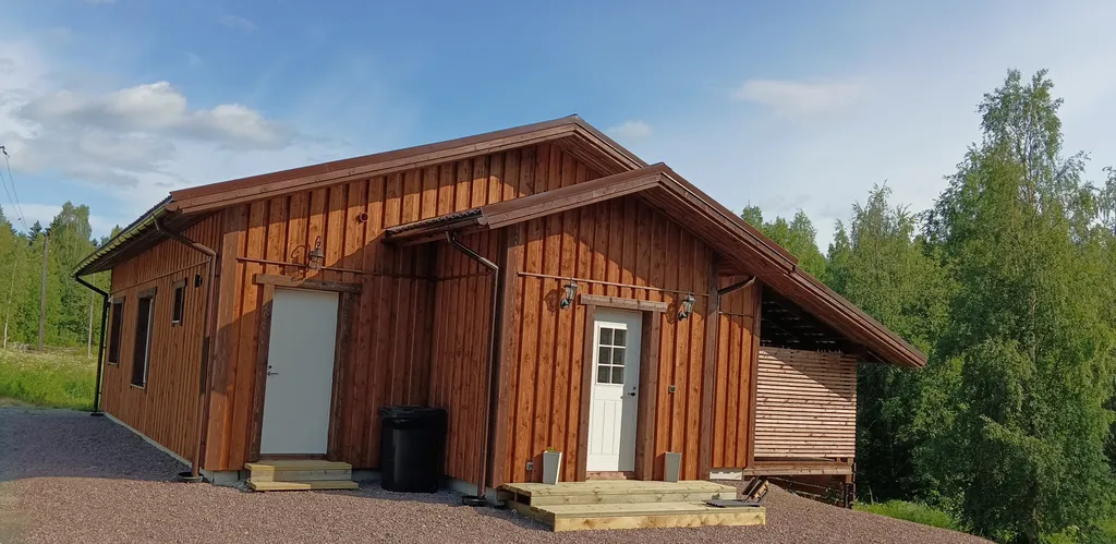 Коттедж Дом с тремя спальнями с видом на озеро — аренда посуточно в Вяртсиля