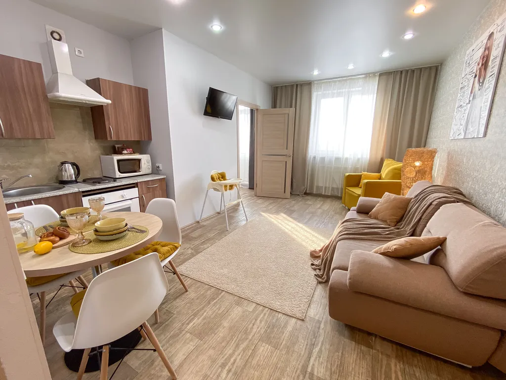 Светлая квартира у ТЦ Аквамолл — аренда посуточно в Ульяновск