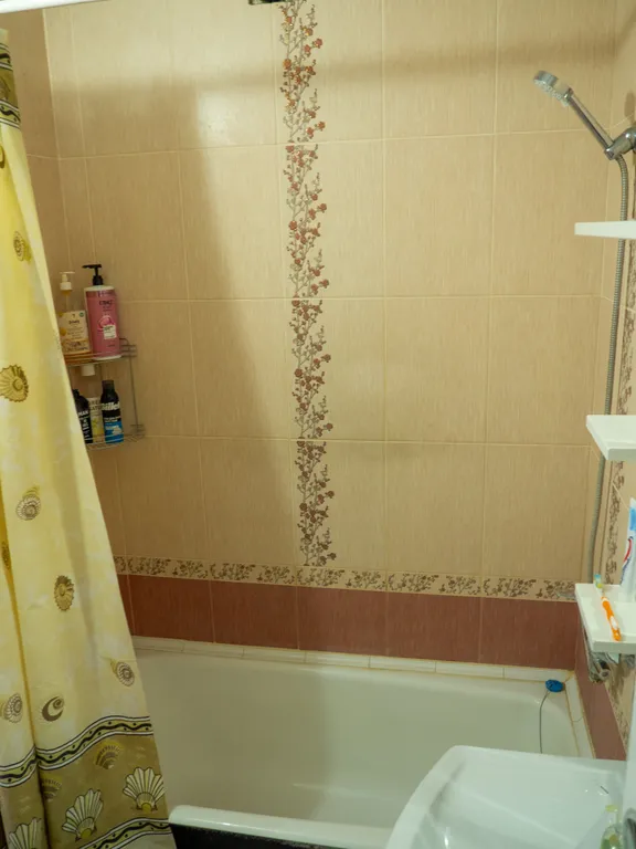 Просторная светлая двухкомнатная квартира в современном доме