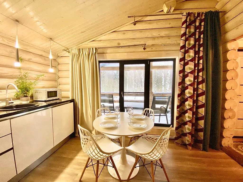 Домик с видом на лес