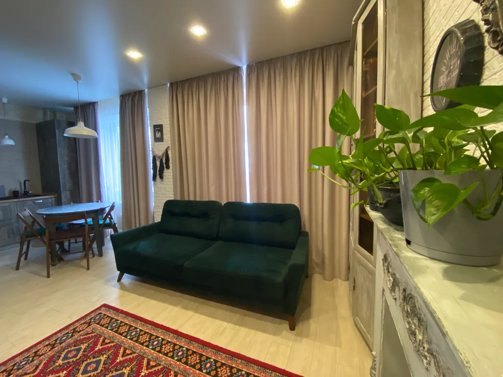 Уютная квартира около зоопарка с видом на пруд