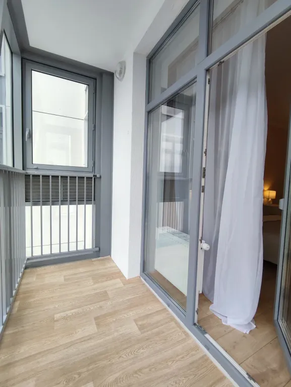 Светлые двухкомнатные апартаменты