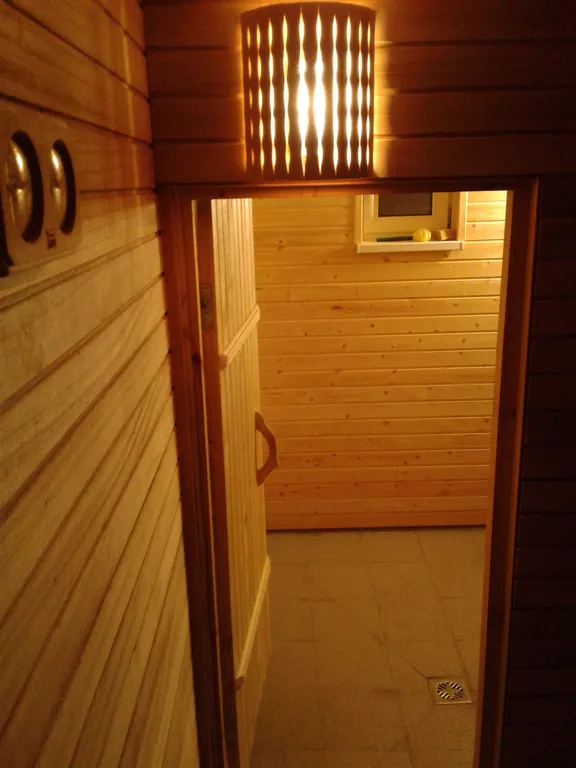 Дом на берегу Красного озера