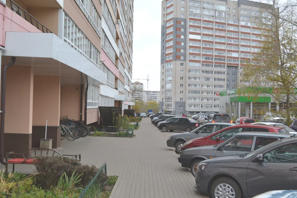 Студия с видом на город