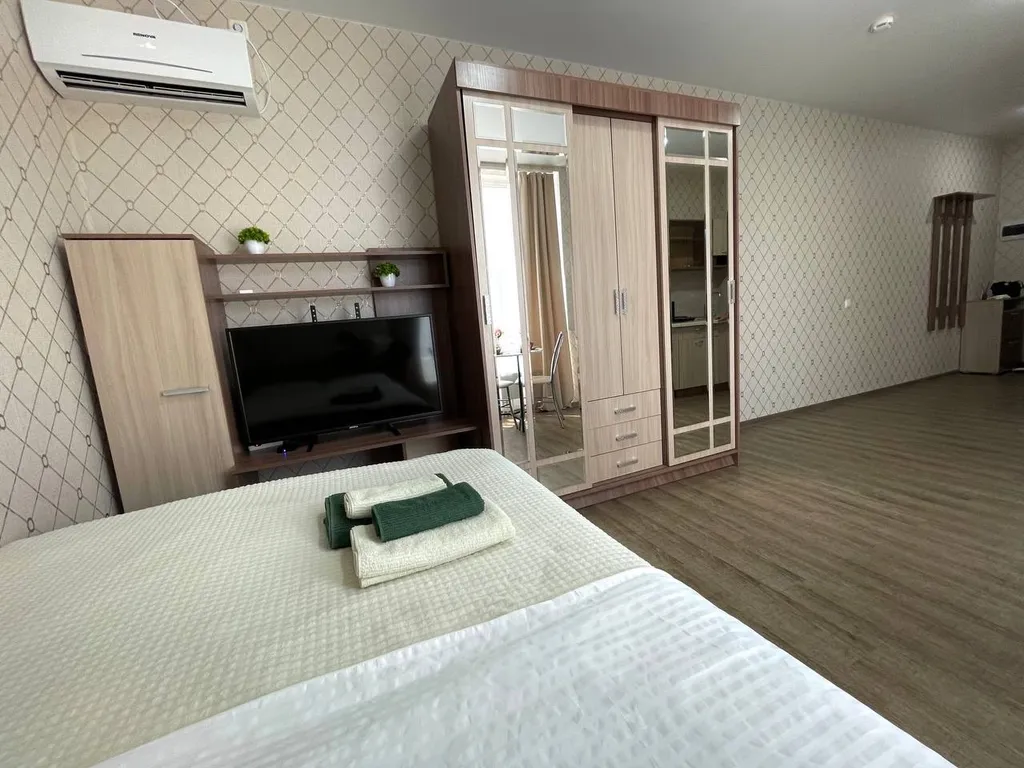 Добродей apart