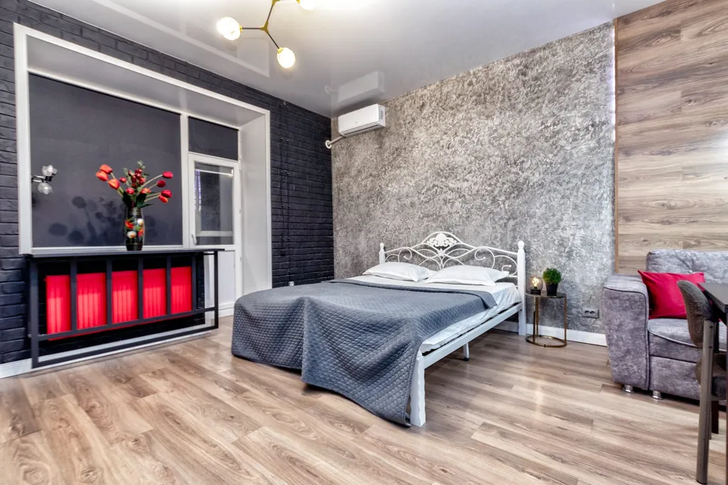 Благоустроенная студия с дизайнерским ремонтом