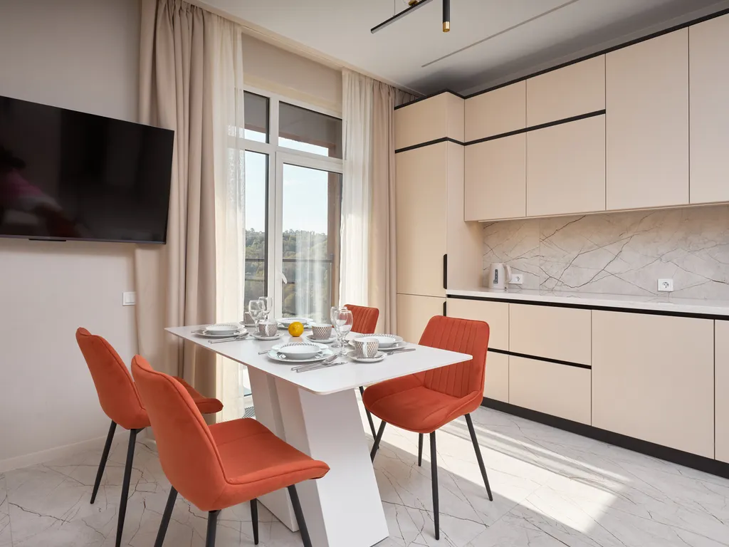 Современная, новая квартира с видом на горы