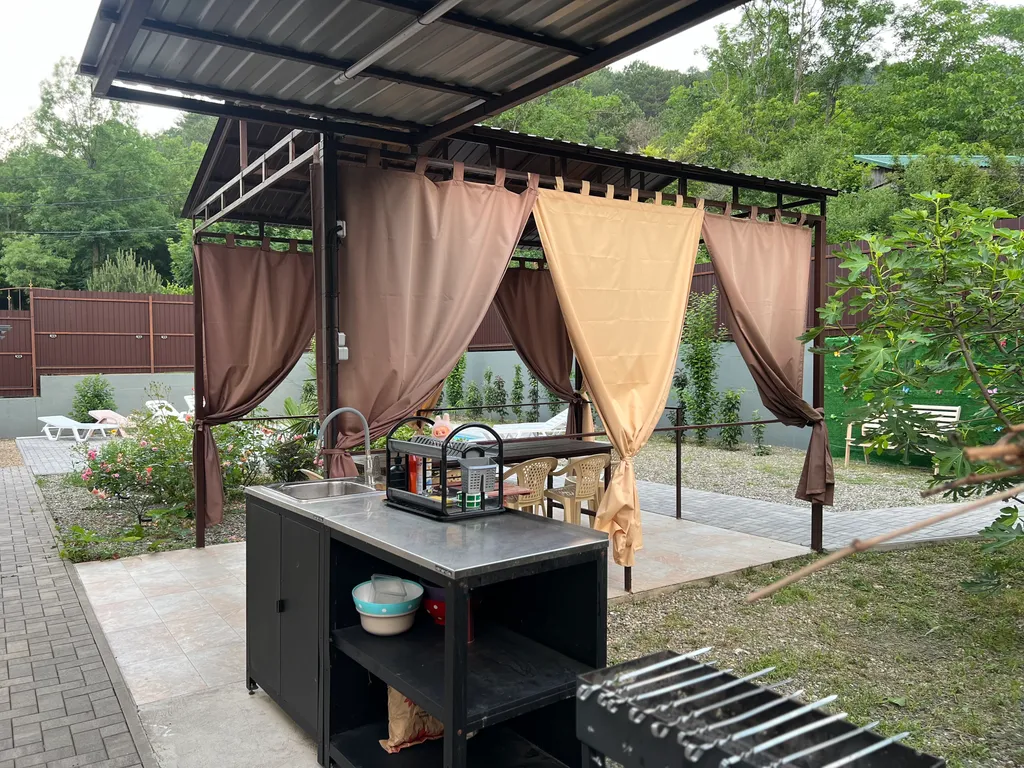 Большой дом с бассейном