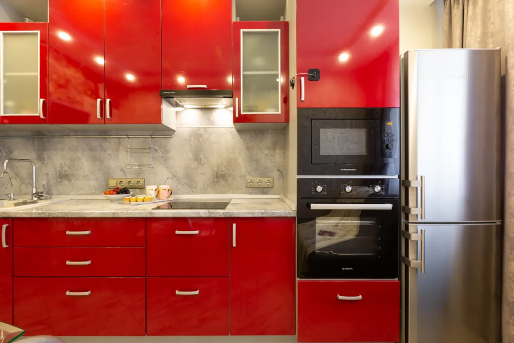 Рядом живописный пруд для зимних прогулок