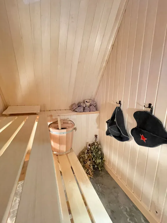 Коттедж Дом А-frame в хвойном лесу — Половина