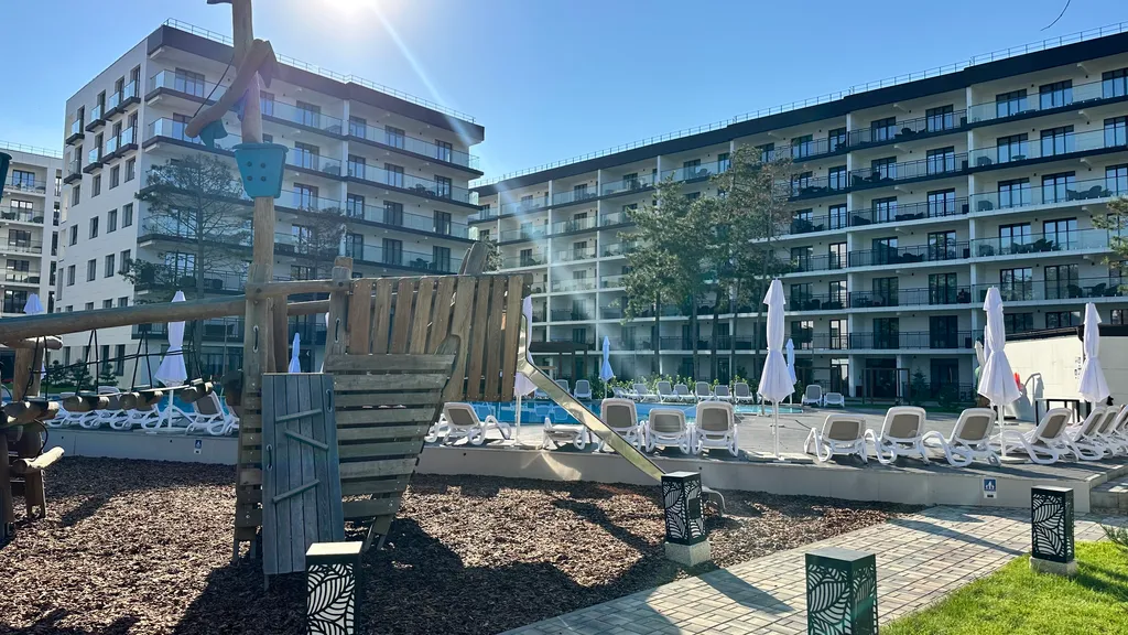 Апартаменты с бассейном на берегу моря