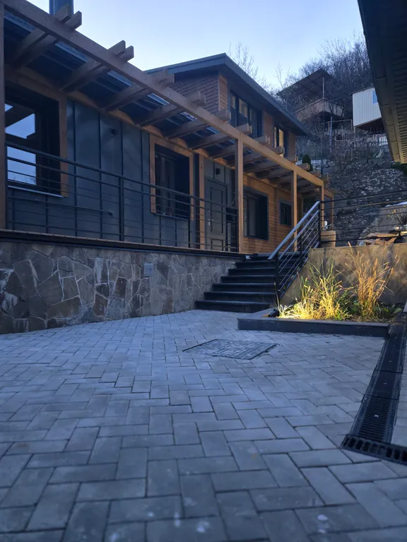 Дом в Кисловодске с авторскими интерьерами на стыке курорта и природы