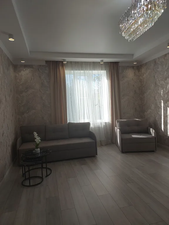 Новый дом в живописной местности ( 5 минут до аэропорта)