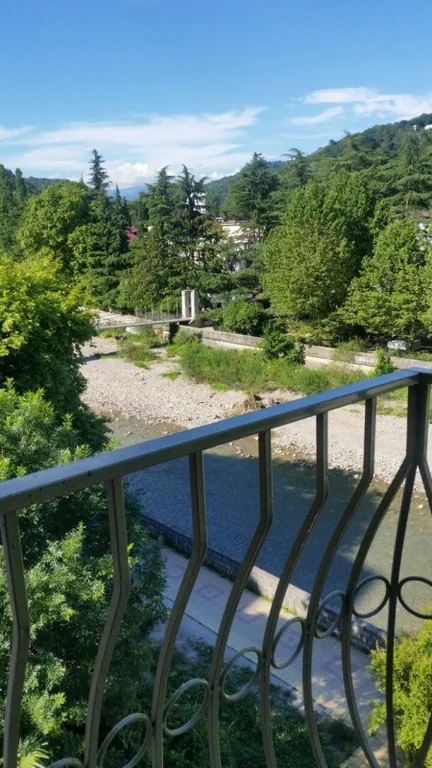 Видовая, уютная квартира с балконом у реки в центре