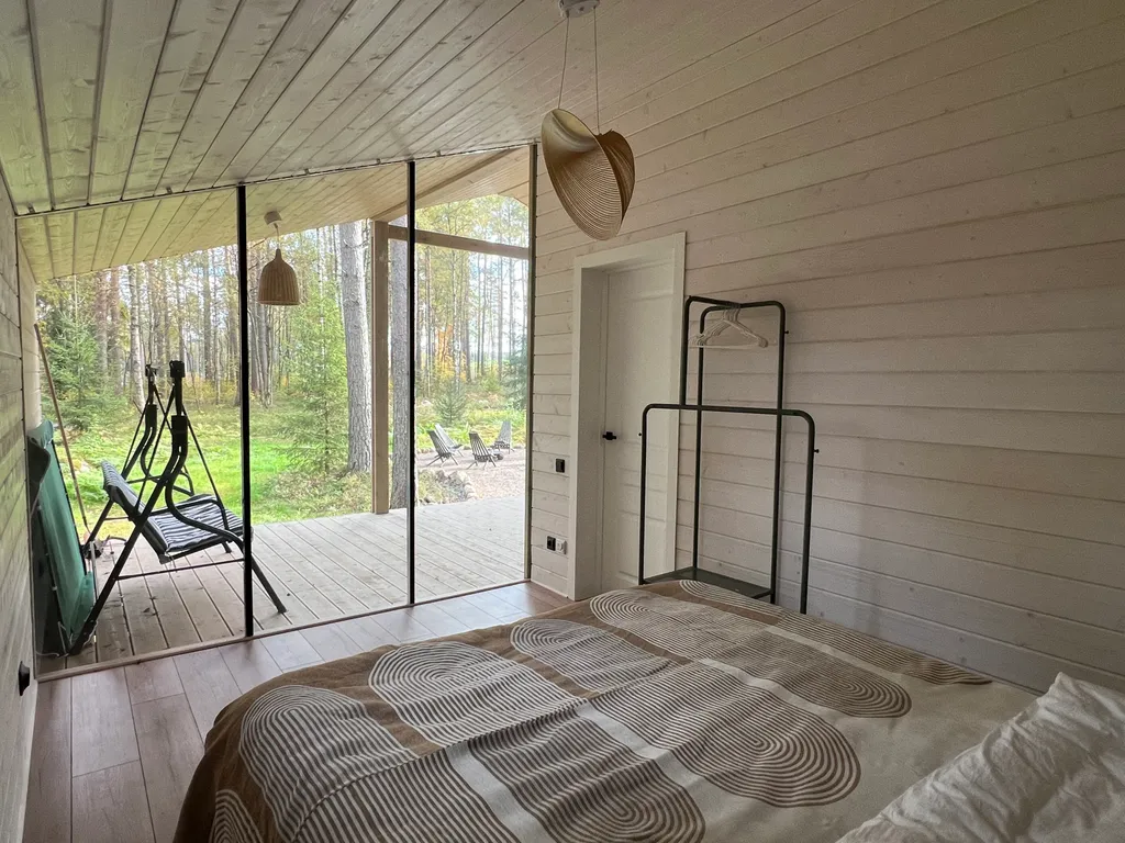 Уютный дом в сосновом лесу