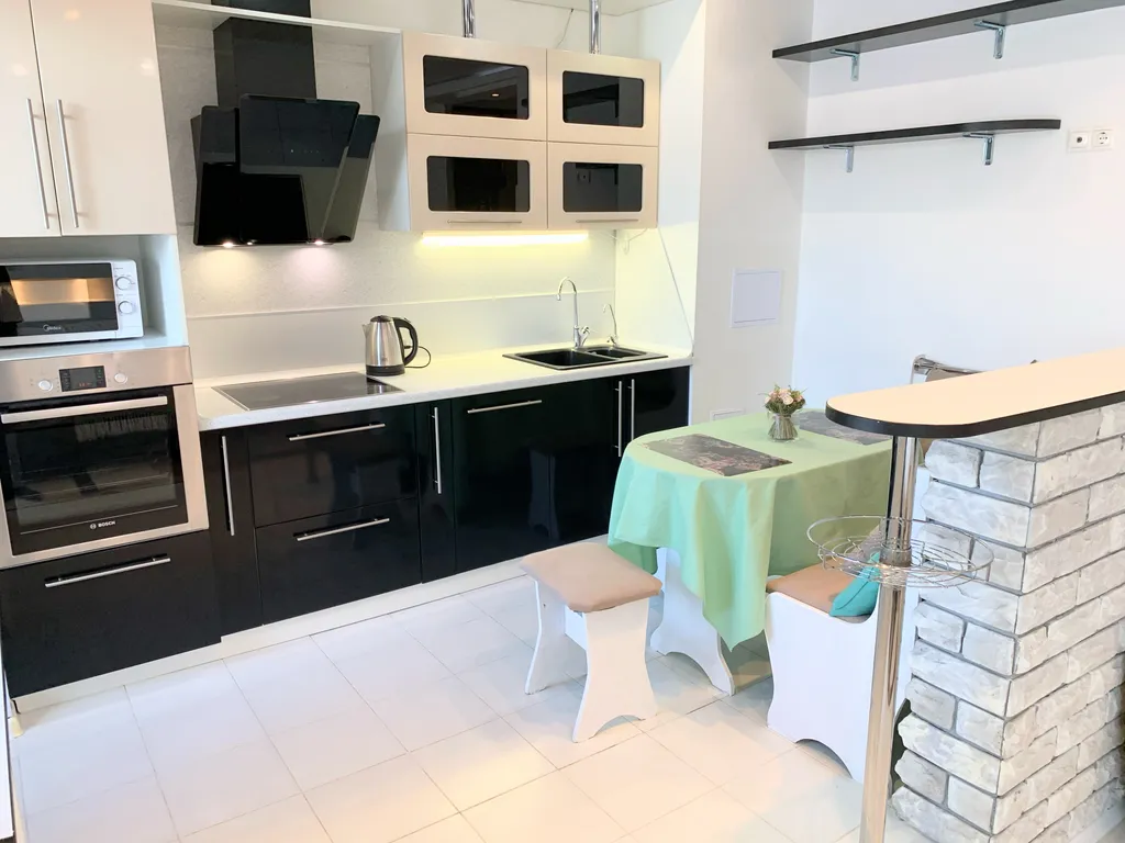 Просторная студия возле Перинатального центра