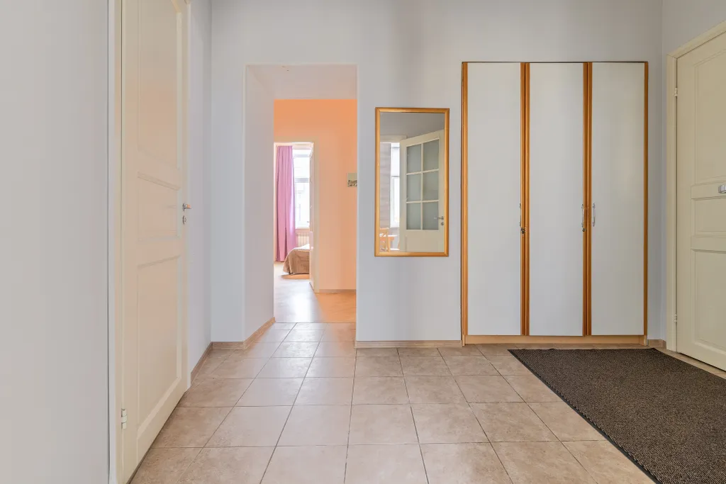 Апартаменты у Эрмитажа
3 спальни, 2 санузла.