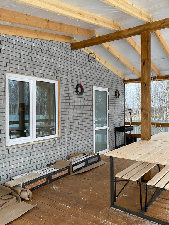 Дом с большой верандой