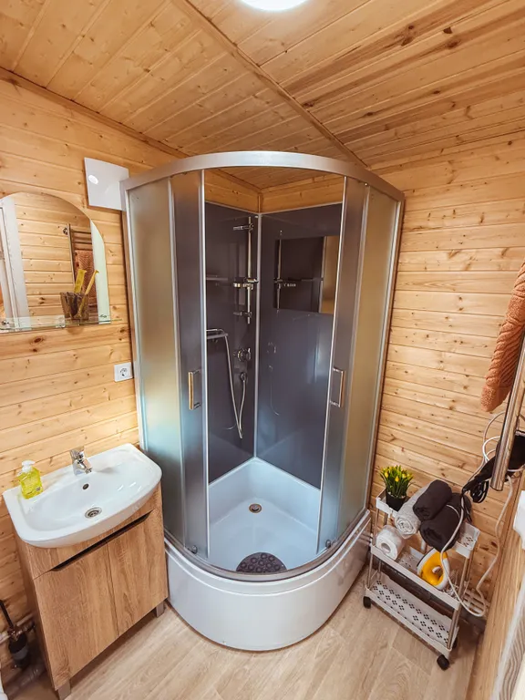 Коттедж Дом мини-дом с террасой и отдельной беседкой для шашлыка — Зеленоградск