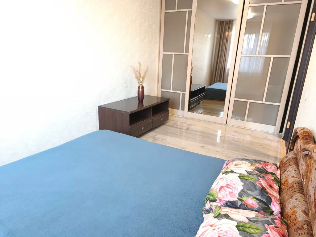 Двухкомнатная квартира в районе предмостной площади