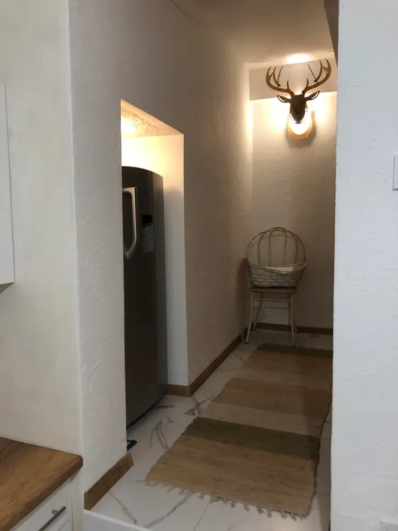 Уютная квартира с кухней, парковкой и морем за окном