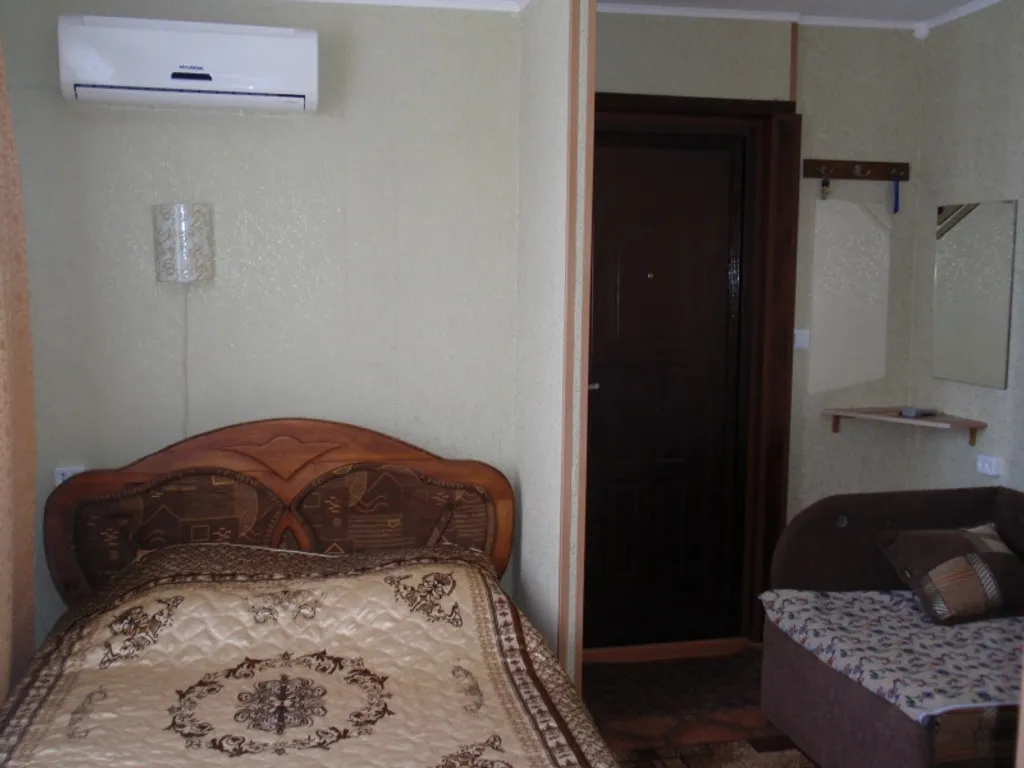 Квартира Домик с видом на море — аренда посуточно в Алупка