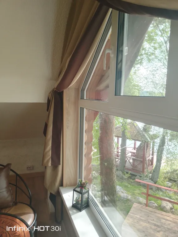 Уютный, комфортный для проживания на берегу озера, в зелени и тишине