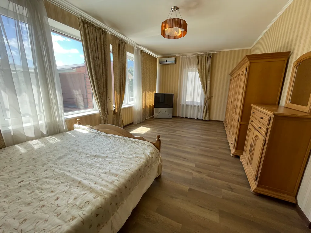 Шикарный коттедж с бассейном