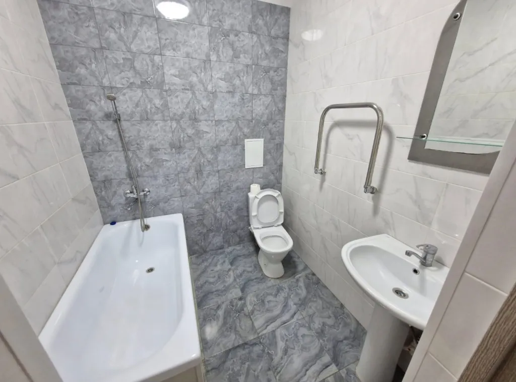 Еврооднушка возле моря