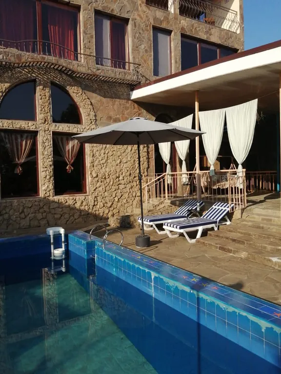 Дом-замок на море