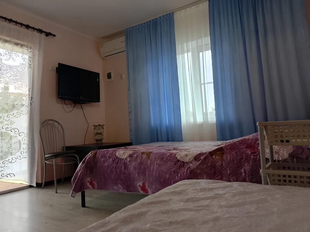 Номер на троих с балконом