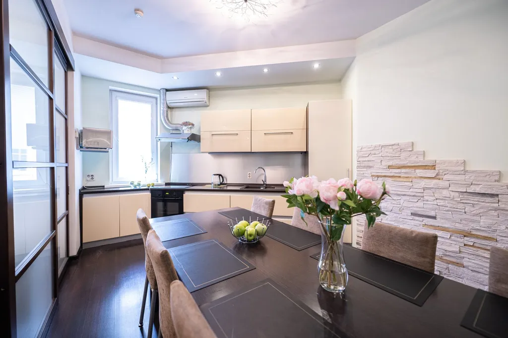 Большая квартира с кондиционерами и камином