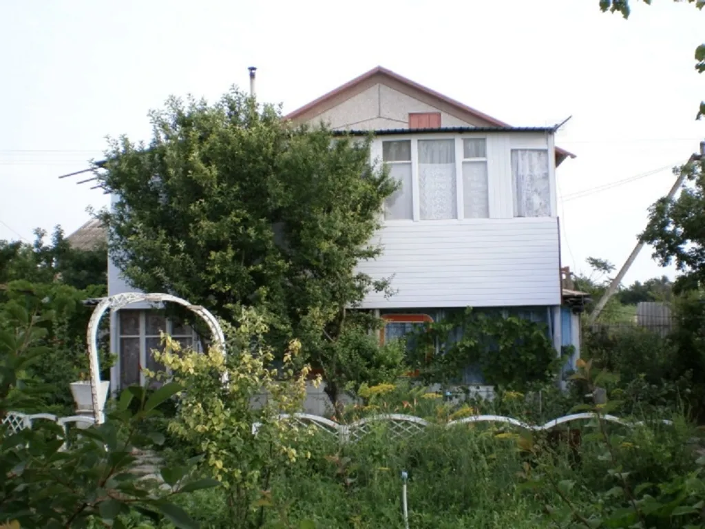 Большой дом-дача с двором, бассейном, беседкой, мангалом