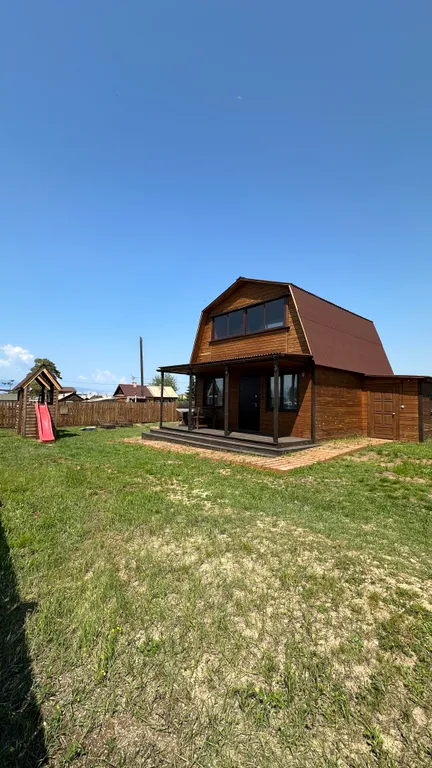 Благоустроенный дом на индивидуальной территории с видом на Байкал