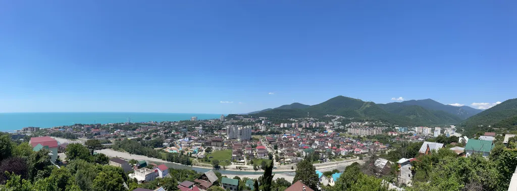 Этаж в коттедже с огромным балконом, 2 спальнями, гостиной и кухней