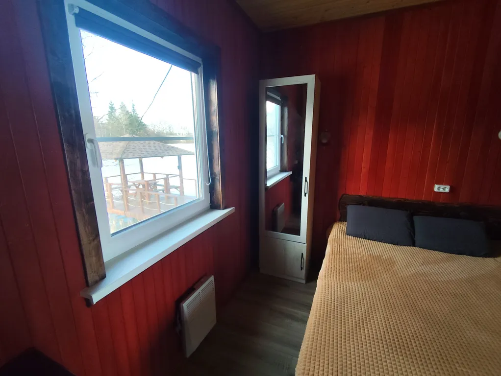 Дом на берегу озера